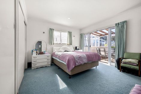 Photo of property in 4 Cotswold Crescent, Newlands, Wellington, 6037