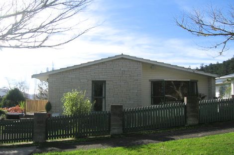 Photo of property in 33 Dalton Grove, Stokes Valley, Lower Hutt, 5019