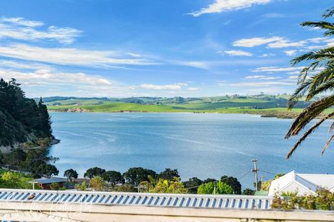 Photo of property in 23 Oxford Street, Whakapirau, 0583