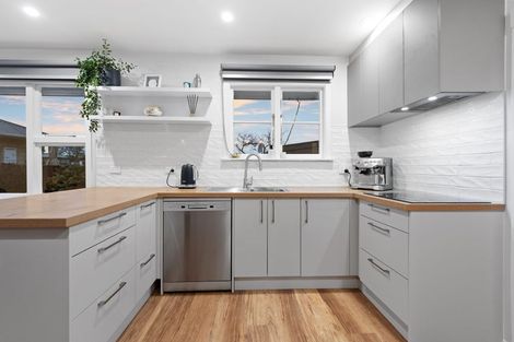 Photo of property in 12 Emlyn Place, Avondale, Christchurch, 8061