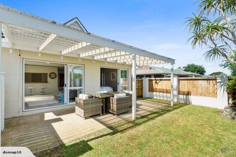 Photo of property in 2/10 Park Estate Road, Rosehill, Papakura, 2113