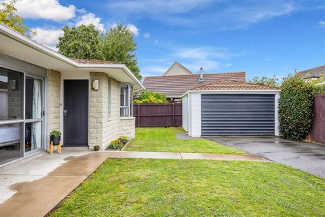 Photo of property in 2/51 Ambleside Drive, Burnside, Christchurch, 8053