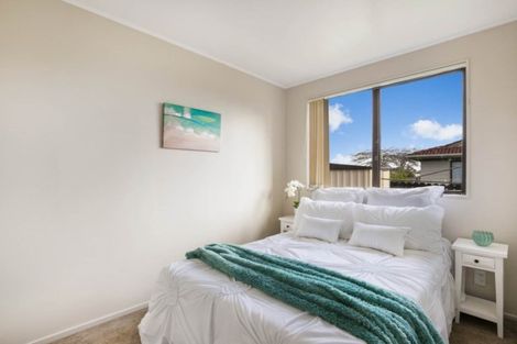 Photo of property in 2/1 Rebecca Rise, Weymouth, Auckland, 2103