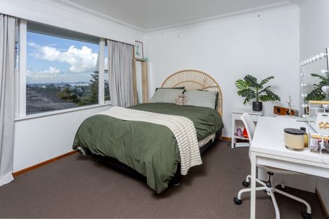 Photo of property in 61 Exmouth Road, Northcote, Auckland, 0627