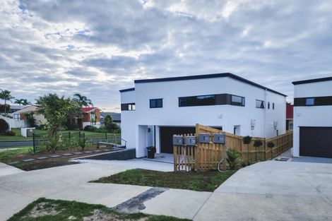 Photo of property in 2 Embling Place, Eastern Beach, Auckland, 2012