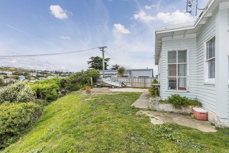 Photo of property in 1 Morere Street, Titahi Bay, Porirua, 5022