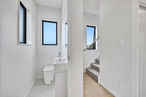 Photo of property in 2/163 Edmonton Road, Te Atatu South, Auckland, 0610