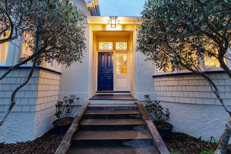 Photo of property in 30 Hobson Street, Saint Clair, Dunedin, 9012