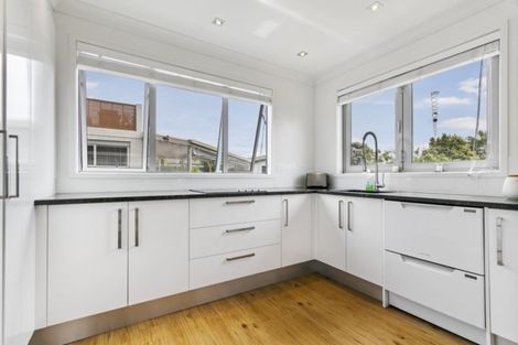 Photo of property in 52 Shakespear Road, Army Bay, Whangaparaoa, 0930