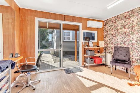 Photo of property in 13 Mako Mako Road, Levin, 5510