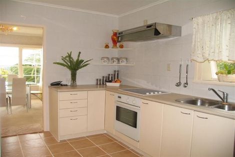 Photo of property in 9 Chelsea View Drive, Chatswood, Auckland, 0626