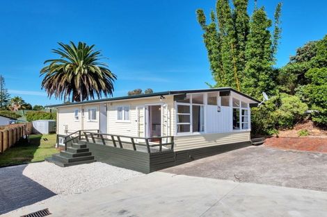 Photo of property in 1/49 Fairclough Road, Beach Haven, Auckland, 0626