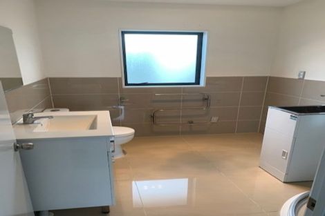 Photo of property in 8a Janese Place, Weymouth, Auckland, 2103