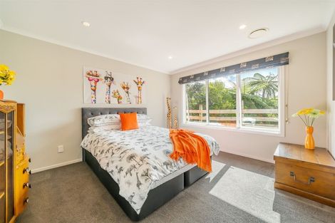 Photo of property in 1 Valley View Way, Timberlea, Upper Hutt, 5018