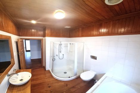 Photo of property in 122a Apu Crescent, Lyall Bay, Wellington, 6022