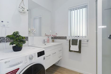 Photo of property in 11 Kamahi Crescent, Papamoa Beach, Papamoa, 3118