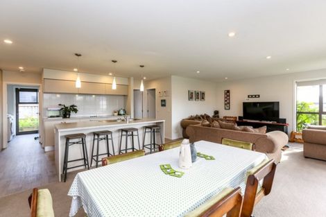 Photo of property in 14 Te Arakete Place, Hurworth, New Plymouth, 4310