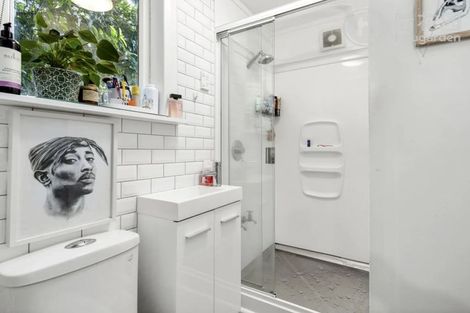 Photo of property in 10 Governor Road, Northland, Wellington, 6012