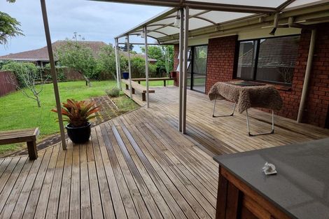 Photo of property in 57 Dalwhinnie Parade, Highland Park, Auckland, 2010