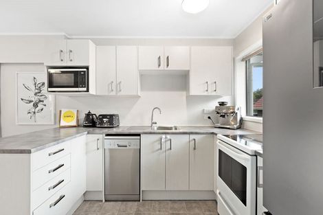 Photo of property in 1/20 Gladys Avenue, Glenfield, Auckland, 0629