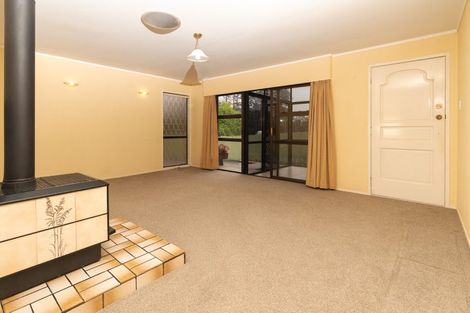 Photo of property in 2/4 Bishop Street, Green Bay, Auckland, 0604