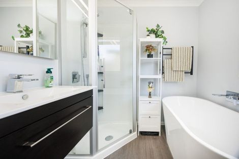 Photo of property in 2 Capri Place, Awapuni, Palmerston North, 4412