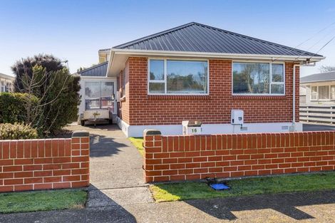 Photo of property in 16 Reid Avenue, Hawera, 4610