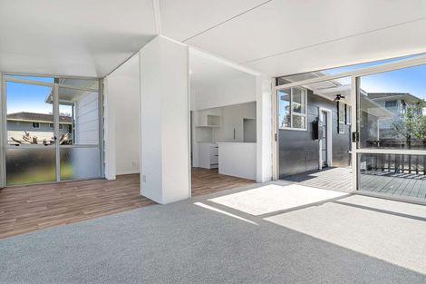 Photo of property in 24 Leaver Place, Weymouth, Auckland, 2103