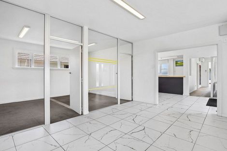 Photo of property in 332 Blenheim Road, Upper Riccarton, Christchurch, 8041