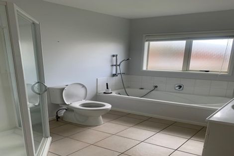 Photo of property in 164a Sunnynook Road, Sunnynook, Auckland, 0620