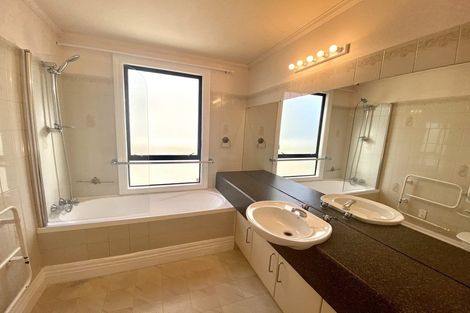 Photo of property in 2/96 Saint Johns Road, Saint Johns, Auckland, 1072