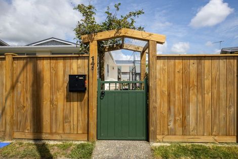 Photo of property in 17 Longview Drive, Merrilands, New Plymouth, 4312