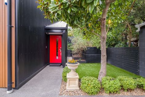 Photo of property in 11 Janice Place, Mount Pleasant, Christchurch, 8081