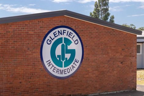 Photo of property in 3/94 Chivalry Road, Glenfield, Auckland, 0629