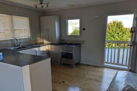 Photo of property in 32 Penton Road, Stanmore Bay, Whangaparaoa, 0932