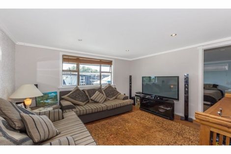 Photo of property in 10 Rishworth Avenue, Stanmore Bay, Whangaparaoa, 0932