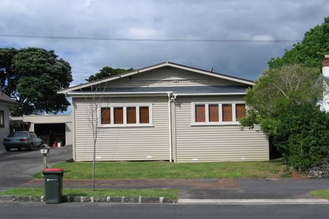 Photo of property in 5 Hawea Road, Point Chevalier, Auckland, 1022