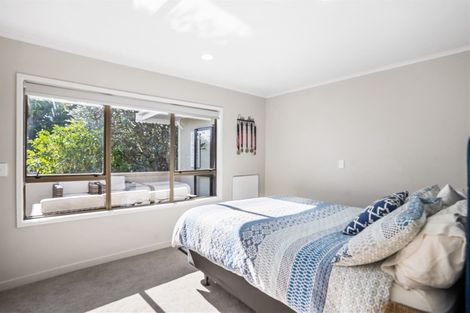 Photo of property in 17 Newport Place, Forrest Hill, Auckland, 0620