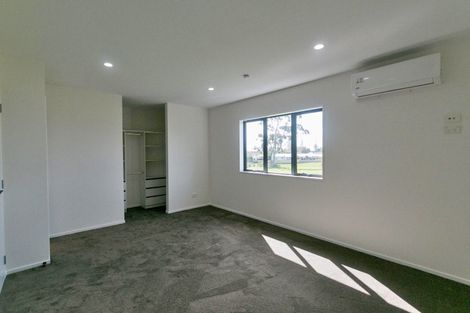 Photo of property in 17e Martin Place, Kelston, Auckland, 0602
