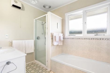 Photo of property in 1/53 Uxbridge Road, Mellons Bay, Auckland, 2014