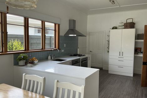 Photo of property in 4 Handley Place, Glen Avon, New Plymouth, 4312