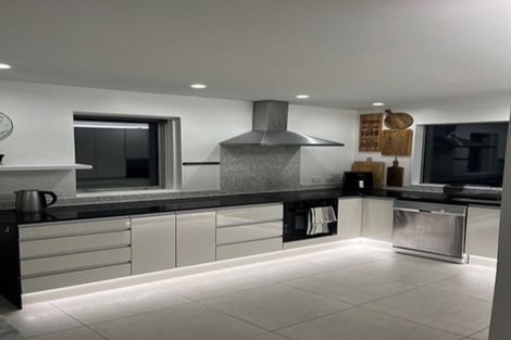 Photo of property in 7a Seymour Road, Sunnyvale, Auckland, 0612