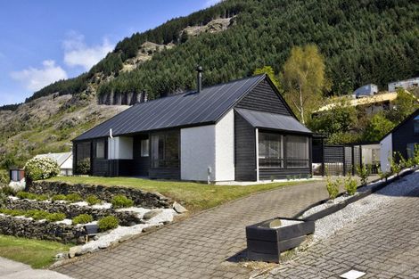 Photo of property in 24 Williams Street, Sunshine Bay, Queenstown, 9300