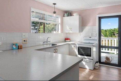 Photo of property in 27 Hemara Street, Waikanae Beach, Waikanae, 5036