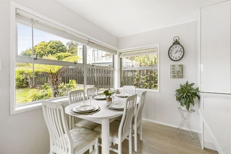 Photo of property in 1/11 Charles Dickens Drive, Mellons Bay, Auckland, 2014