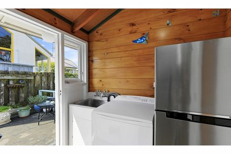 Photo of property in 8 Chestnut Grove, Maungaraki, Lower Hutt, 5010