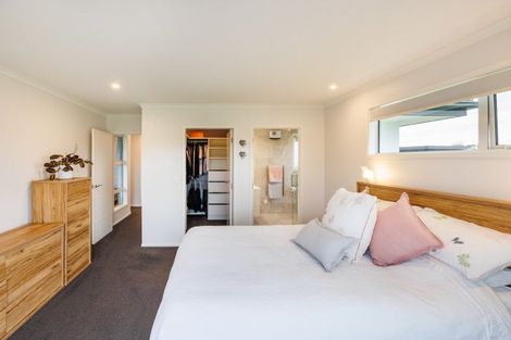 Photo of property in 61 Hartwell Drive, Kelvin Grove, Palmerston North, 4470