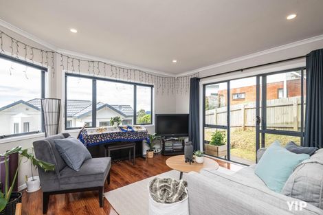 Photo of property in 79 Dress Circle, Newlands, Wellington, 6037