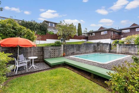 Photo of property in 8 Helvetia Drive, Browns Bay, Auckland, 0630