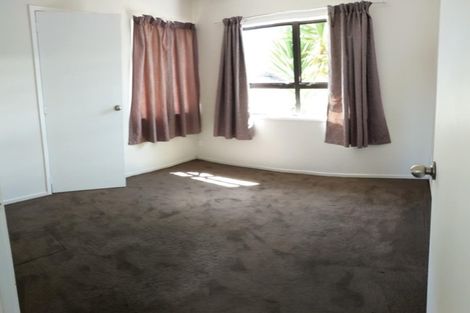 Photo of property in 15 Elizabeth Drive, West Harbour, Auckland, 0618